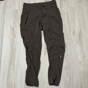 Lululemon Street To Studio Pant II bark chocolate size 6
